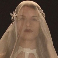 Settimana della moda di Berlino: Kaviar Gauche mette a nudo la sposa